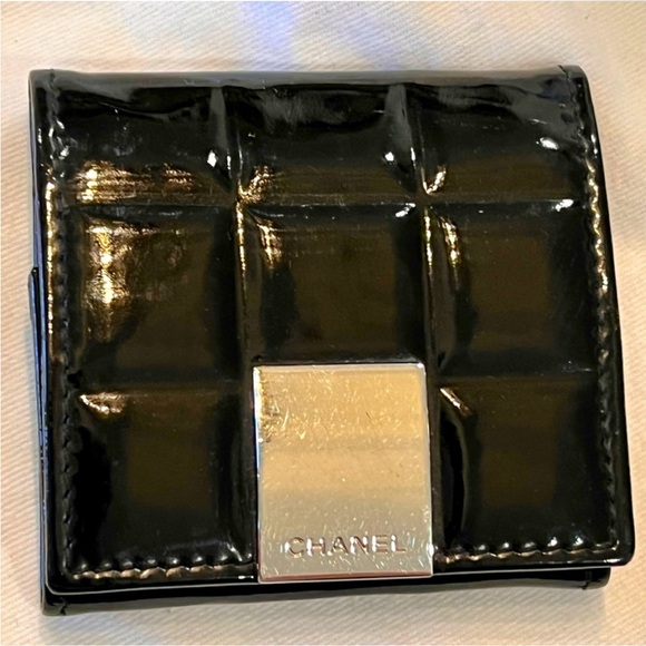 CHANEL Cream Wallet with Quilted Pattern and Iconic CC Logo - Picture 3 of 3